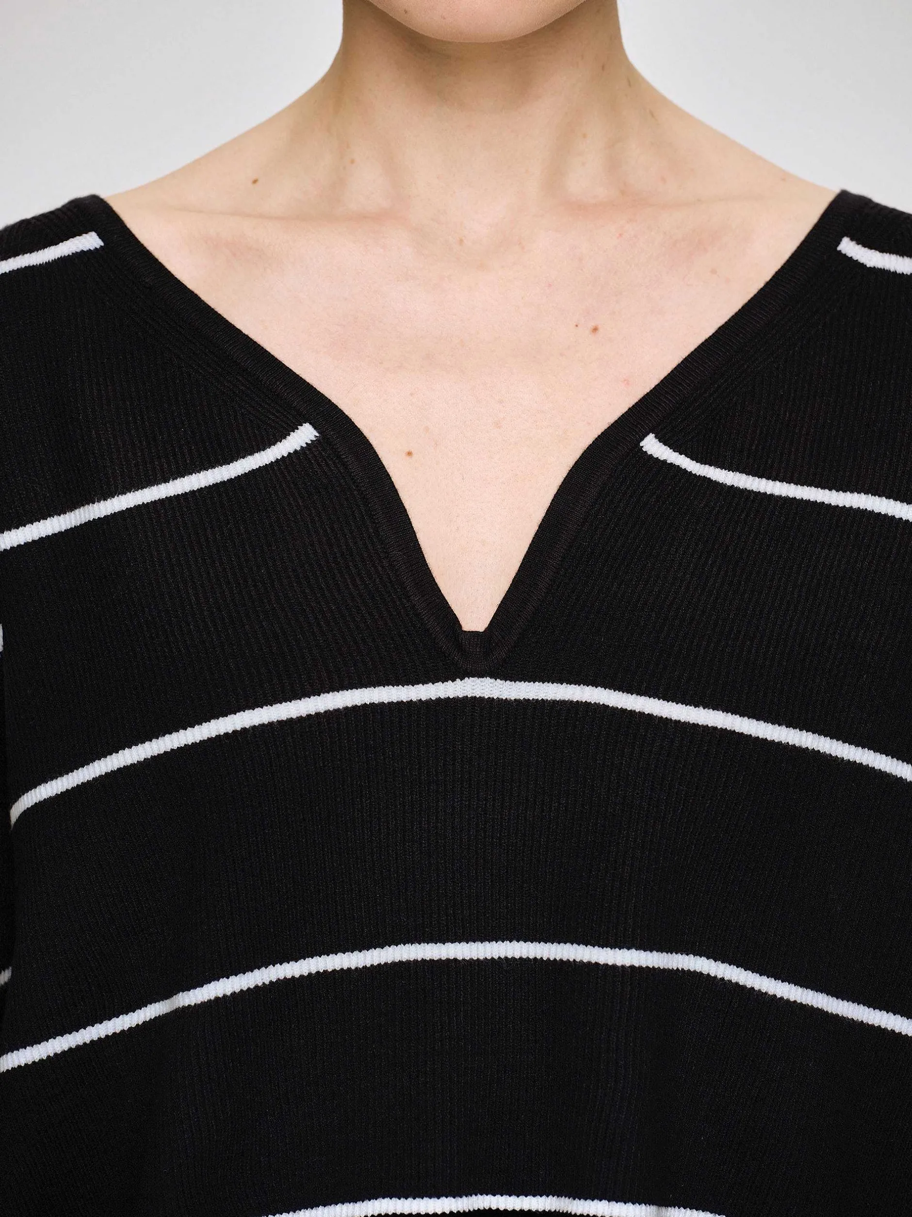 Knitwear-Source Unknown Deep V-Neck Sweater, Black